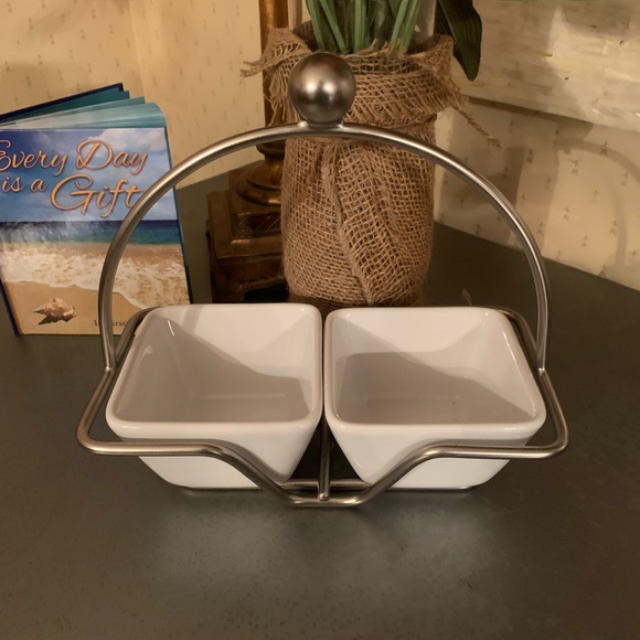 Pampered Chef, SIMPLE ADDITIONS, 2 small square serve bowls with stand. - Picture 1 of 6